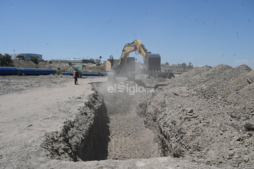 Celebran que Agua Saludable siga por lecho seco del Nazas; inician excavaciones