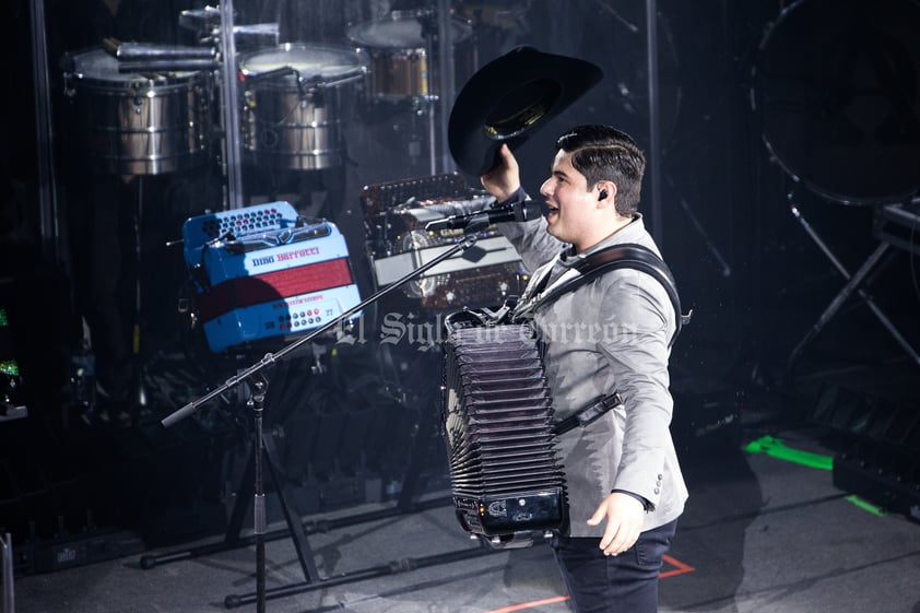 Alfredo Olivas ‘lo da todo’ en el Palenque de Gómez Palacio