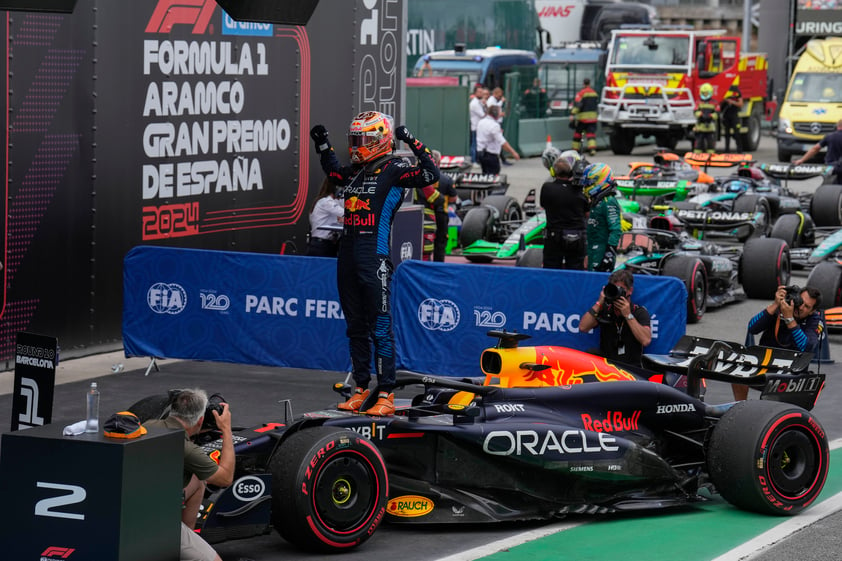 Verstappen refuerza liderato en F1 al ganar en España