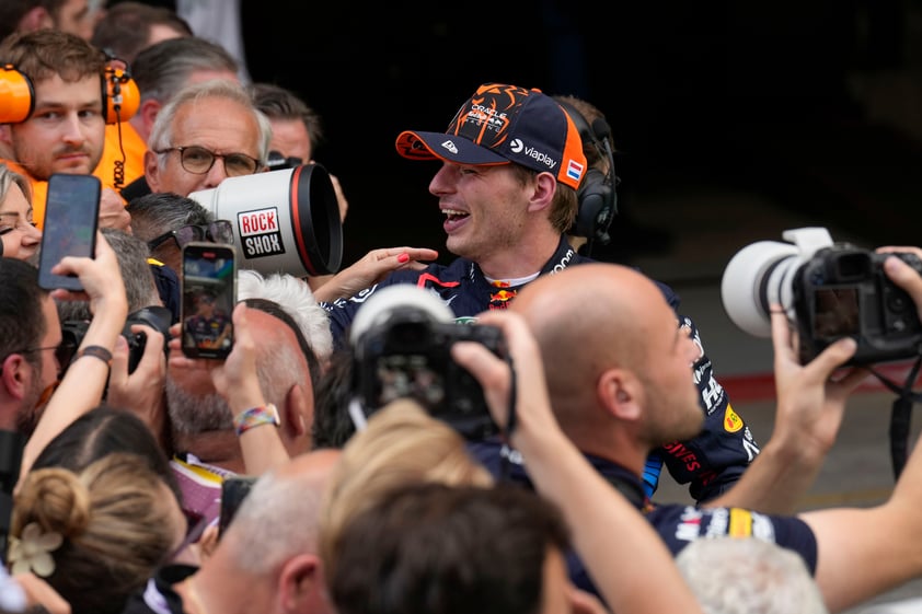 Verstappen refuerza liderato en F1 al ganar en España