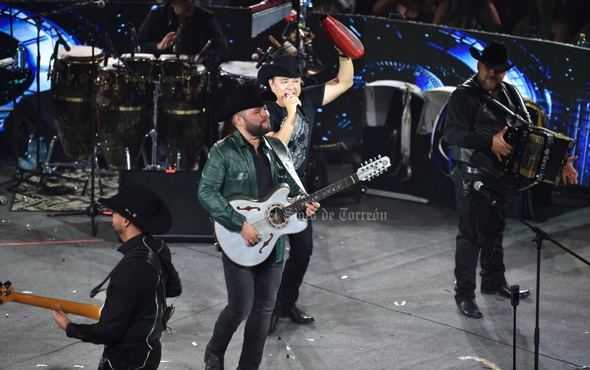 Avivan sentimientos con Grupo Duelo y Bobby Pulido