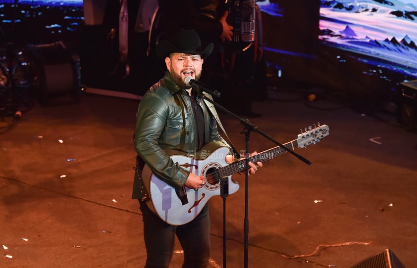 Avivan sentimientos con Grupo Duelo y Bobby Pulido