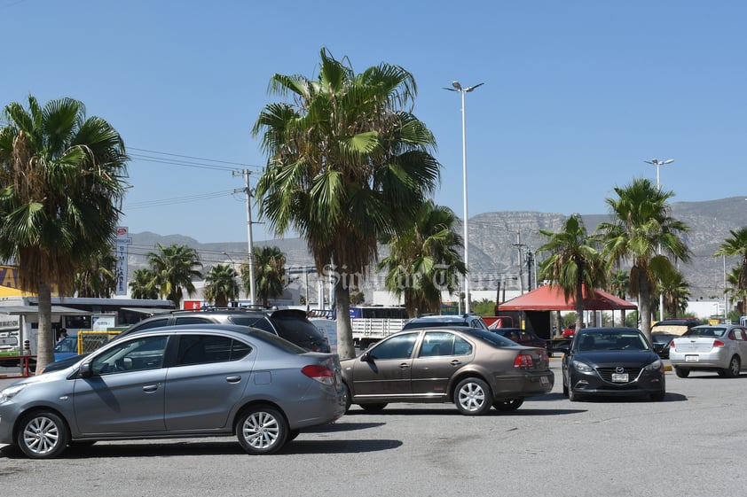 Torreón, rodeado de planchas de cemento por estacionamientos