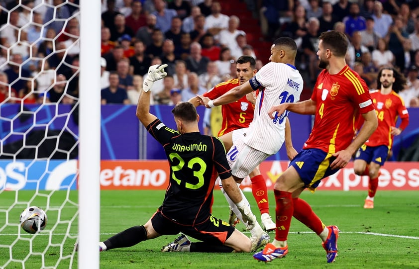 España pasa a final de la Eurocopa tras vencer a Francia