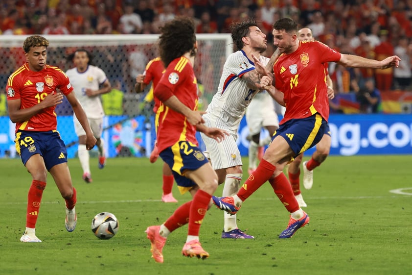 España pasa a final de la Eurocopa tras vencer a Francia