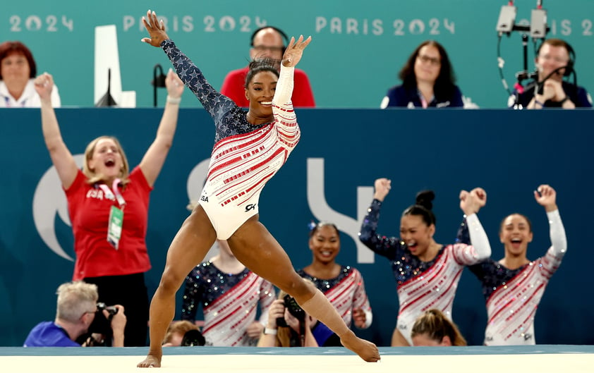 Simone Biles lleva a Estados Unidos al oro en gimnasia en París 2024