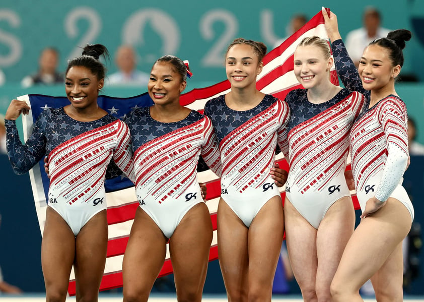 Simone Biles lleva a Estados Unidos al oro en gimnasia en París 2024