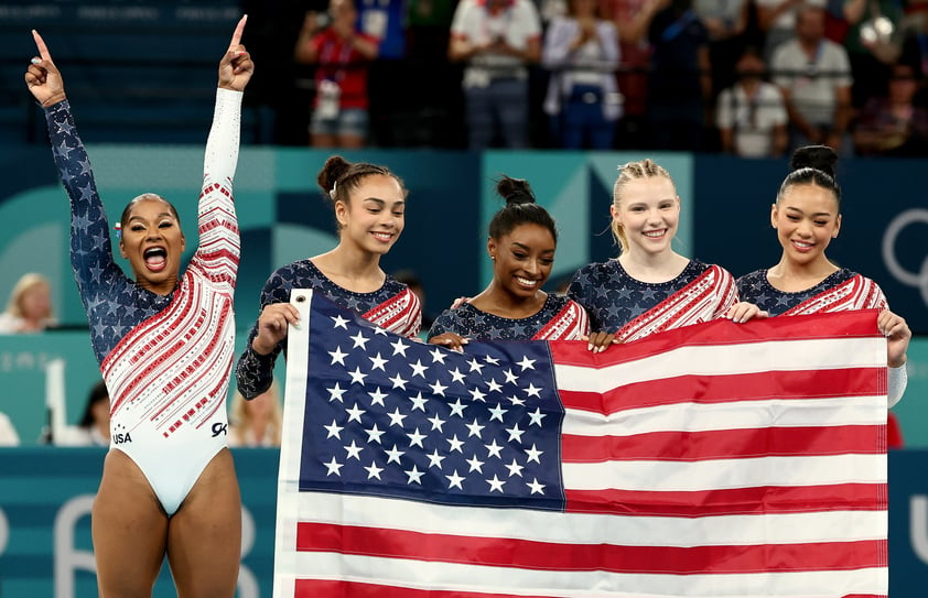 Simone Biles lleva a Estados Unidos al oro en gimnasia en París 2024