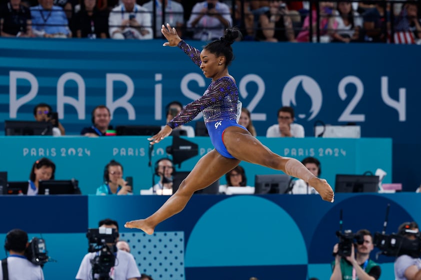 Simone Biles gana segunda medalla de oro en Juegos Olímpicos