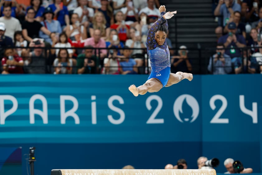 Simone Biles gana segunda medalla de oro en Juegos Olímpicos