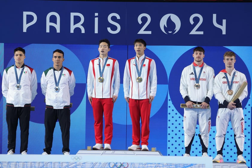 Mexicanos Osmar Olvera y Juan Manuel Celaya ganan Plata en clavados, país suma tres medallas en París 2024