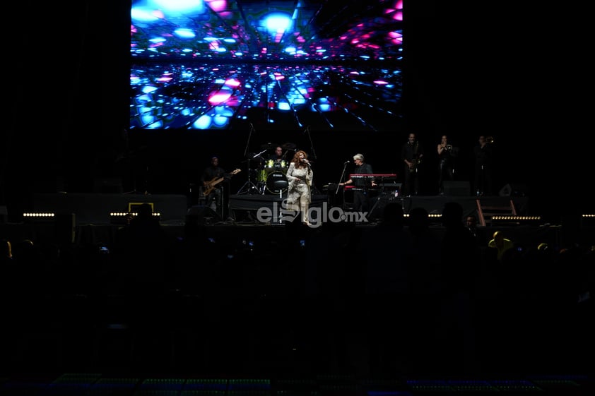 Gloria Gaynor evoca al pasado con concierto