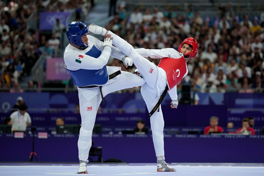 Carlos Sansores va por bronce en Taekwondo en París 2024