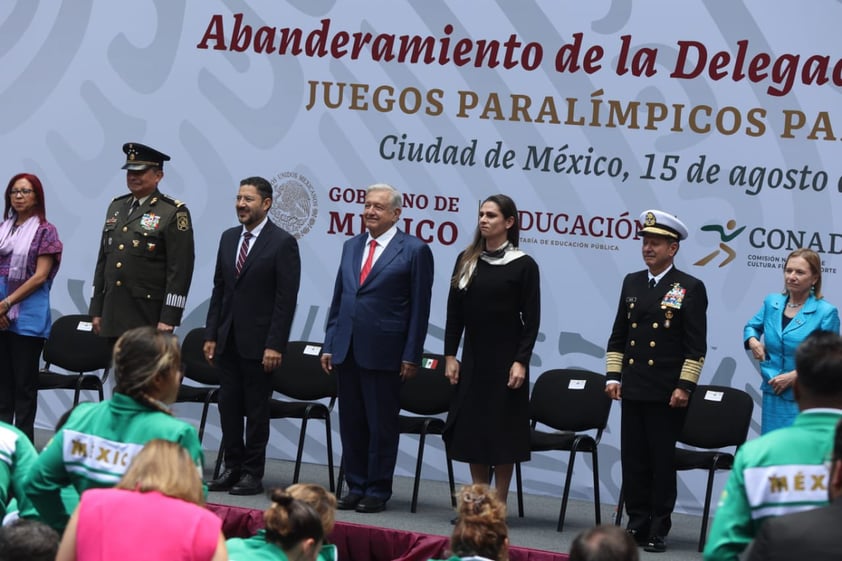 López Obrador abandera a delegación paralímpica de París 2024