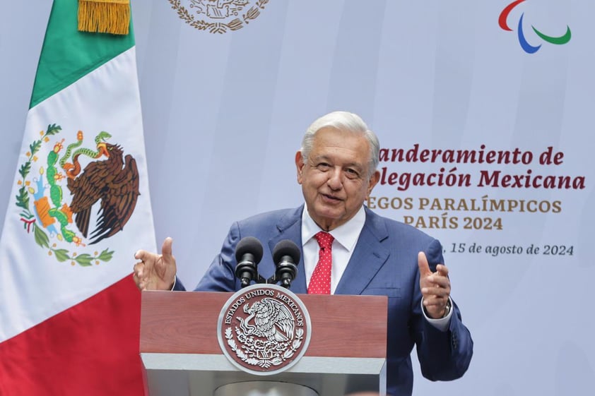 López Obrador abandera a delegación paralímpica de París 2024