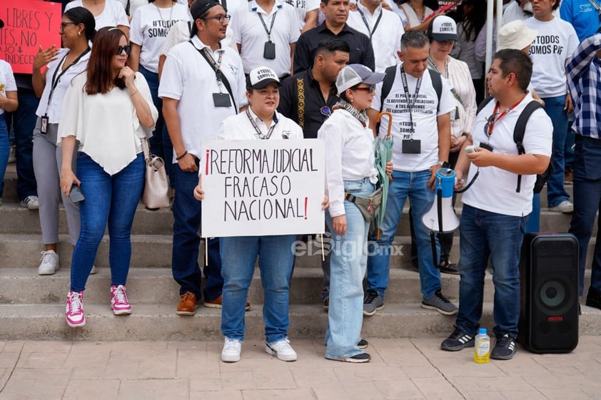 Cerca de mil trabajadores del Poder Judicial de la Federación en Torreón arrancaron un paro de labores de manera indefinida para exigir que se de marcha atrás a la reforma.