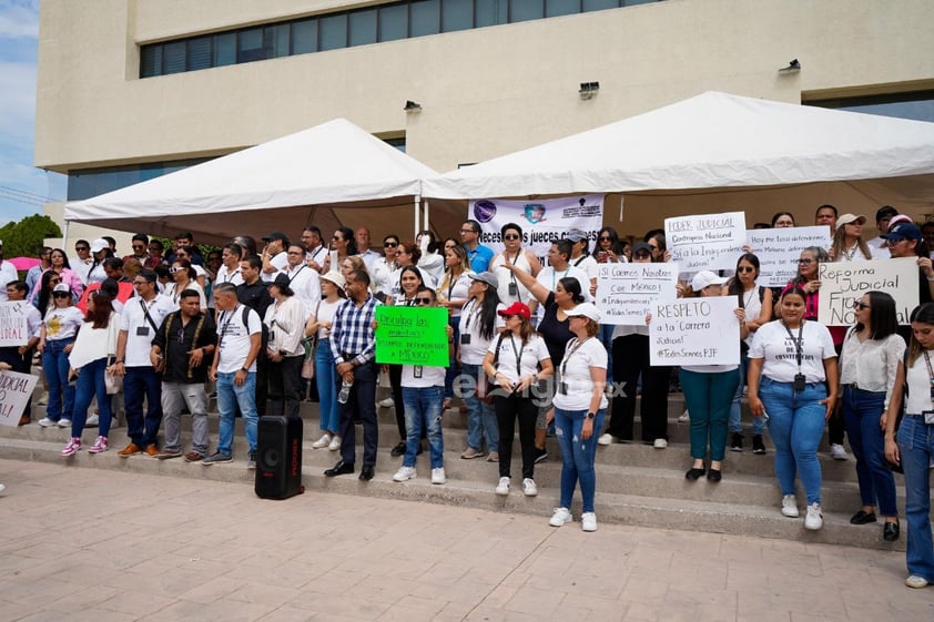 Cerca de mil trabajadores del Poder Judicial de la Federación en Torreón arrancaron un paro de labores de manera indefinida para exigir que se de marcha atrás a la reforma.