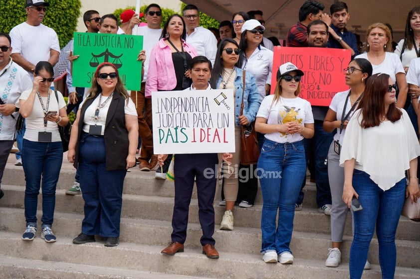 Cerca de mil trabajadores del Poder Judicial de la Federación en Torreón arrancaron un paro de labores de manera indefinida para exigir que se de marcha atrás a la reforma.