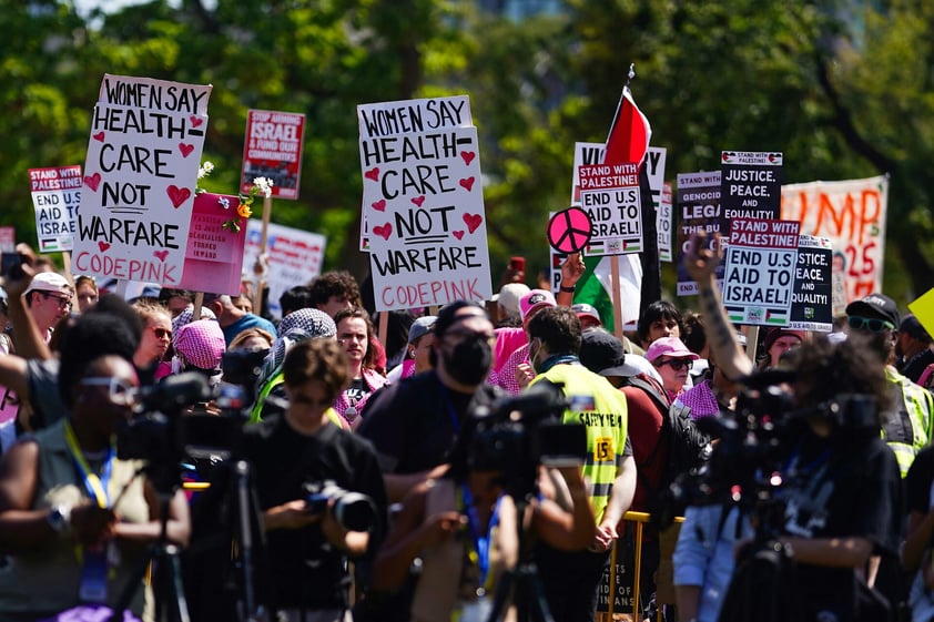 Protesta pide a Kamala Harris en Chicago un cambio en la política hacia Gaza