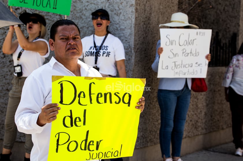 Con bloqueo en Torreón protestan contra la reforma judicial