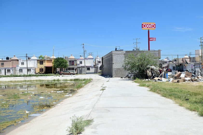 Vecinos denuncian construcción de tienda en zona destinada a áreas verdes