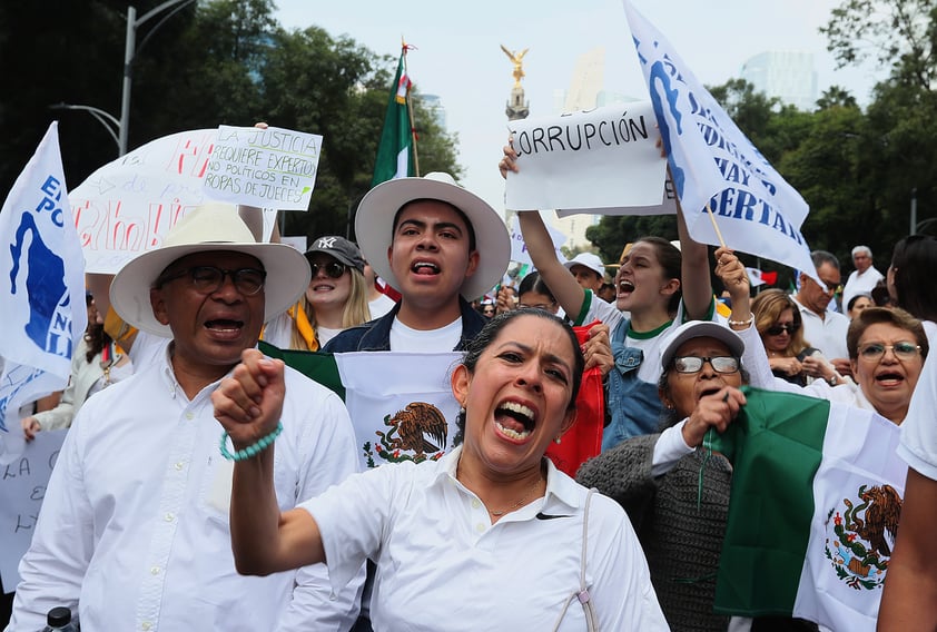 Miles de estudiantes de Derecho protestan en CDMX contra reforma judicial