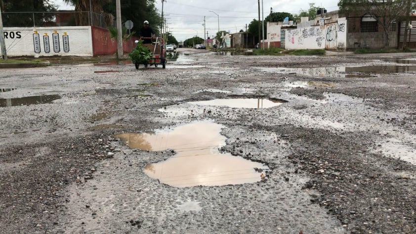 Aumentan baches en calles de Torreón