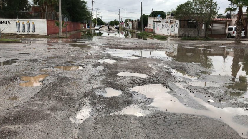 Aumentan baches en calles de Torreón