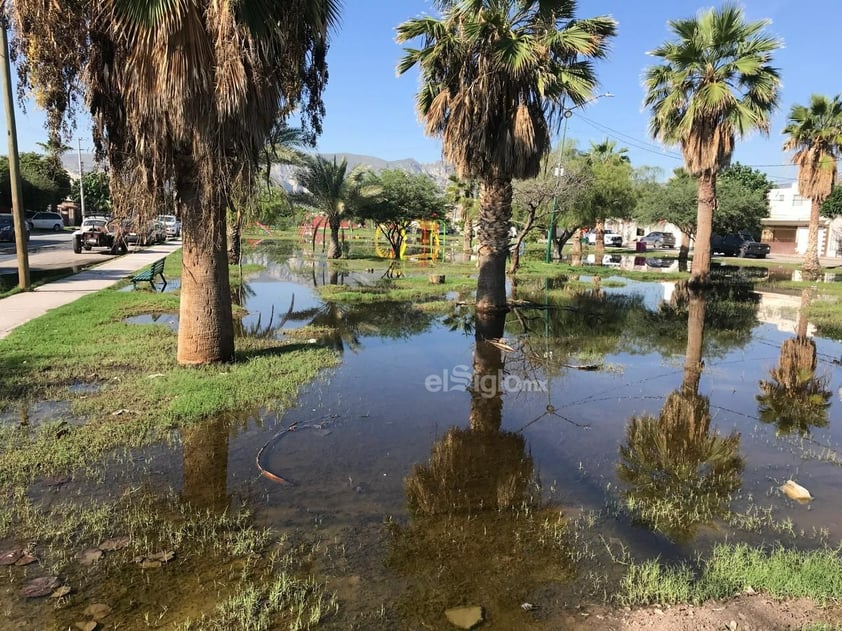 Inundación en plaza de la colonia Prados