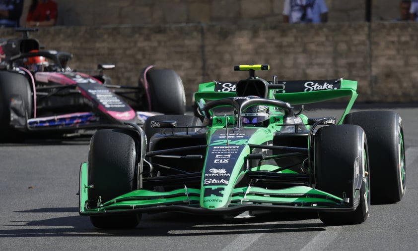 Oscar Piastri gana el Gran Premio de Azerbaiyán; 'Checo' Pérez quedó fuera tras choque con Sainz