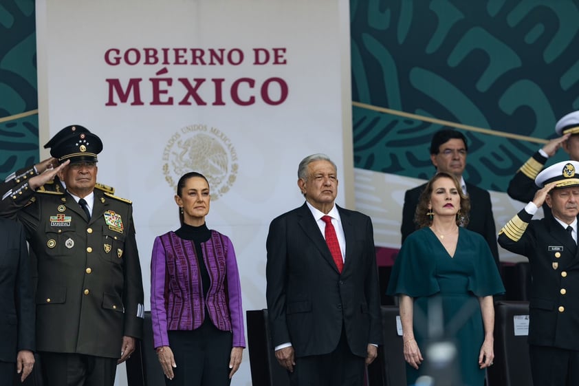 López Obrador encabeza su último Desfile Cívico Militar en CDMX