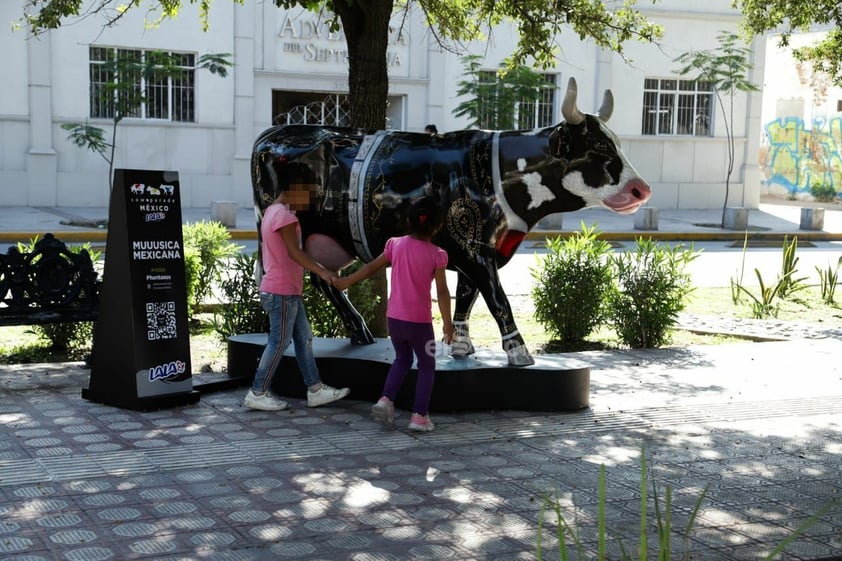 Inauguran exposición Cow Parade en el Paseo Colón de Torreón