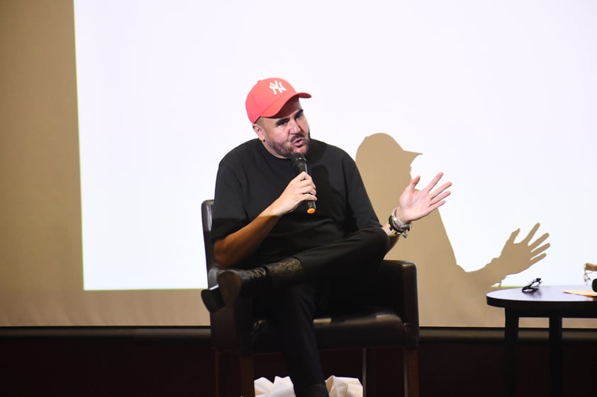 Diseñador lagunero Ricardo Seco conversa en el Museo Arocena sobre su trayectoria