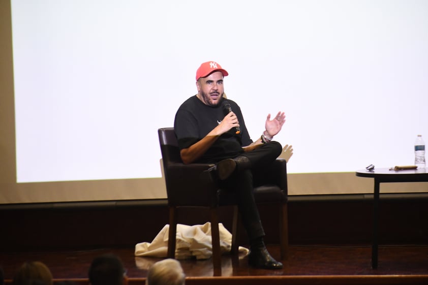 Diseñador lagunero Ricardo Seco conversa en el Museo Arocena sobre su trayectoria