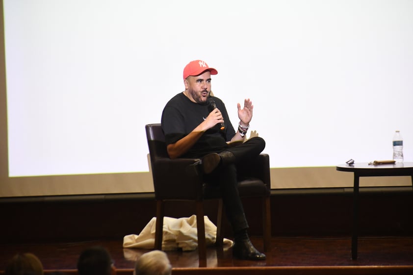 Diseñador lagunero Ricardo Seco conversa en el Museo Arocena sobre su trayectoria