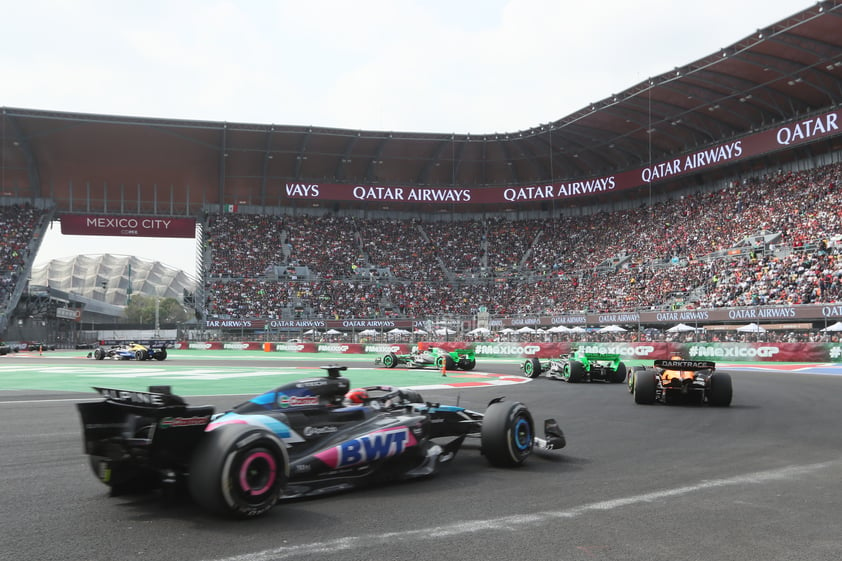 Carlos Sainz conquista el Gran Premio de México; 'Checo' Pérez queda en decimoquinto