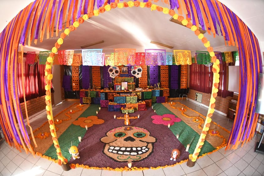 Con altares y festivales, escuelas laguneras celebran el Día de Muertos