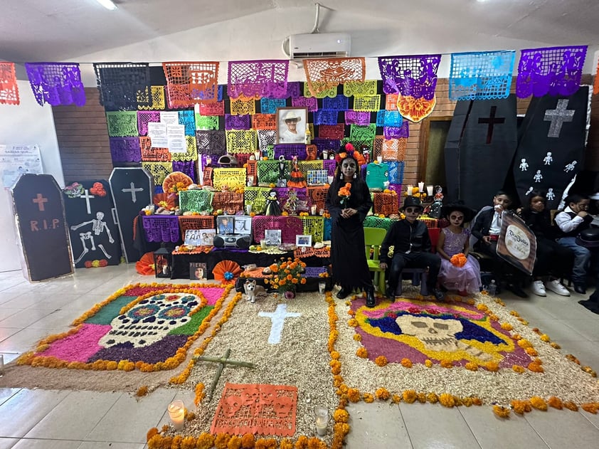 Con altares y festivales, escuelas laguneras celebran el Día de Muertos