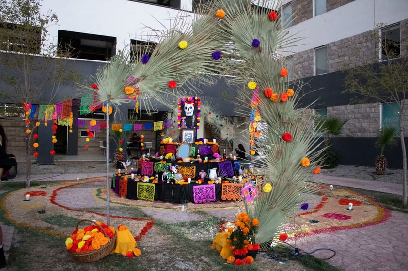 Con altares y festivales, escuelas laguneras celebran el Día de Muertos