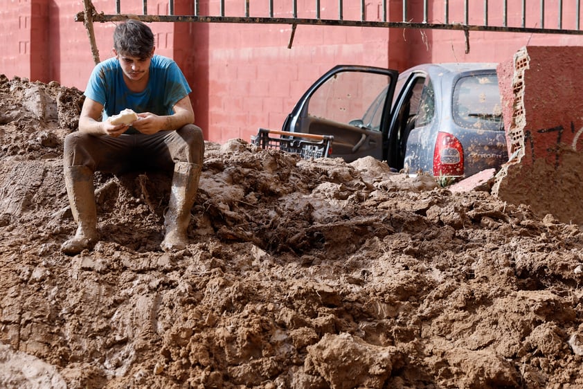 Voluntarios apoyan Valencia tras la Dana