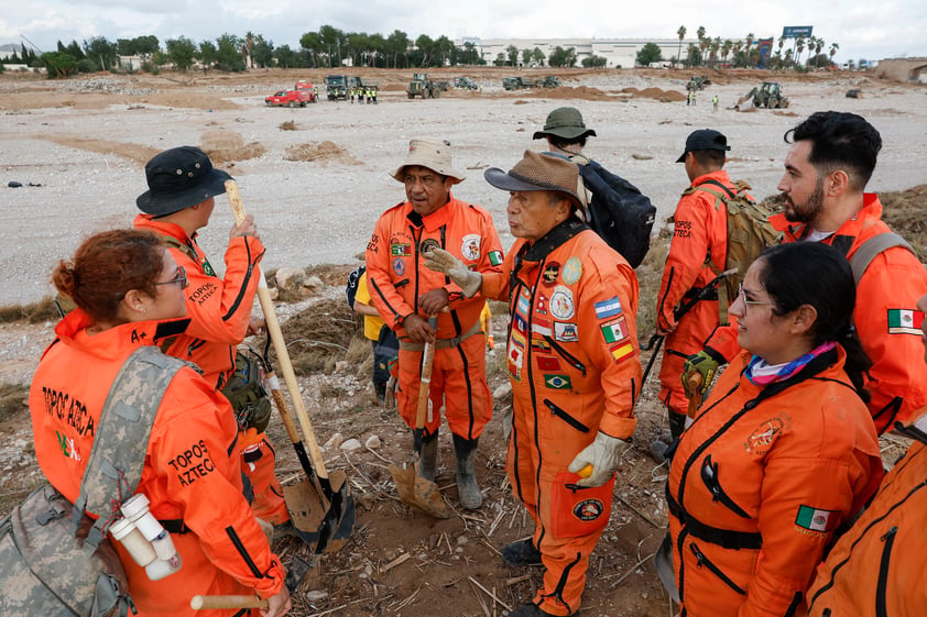 Voluntarios apoyan Valencia tras la Dana