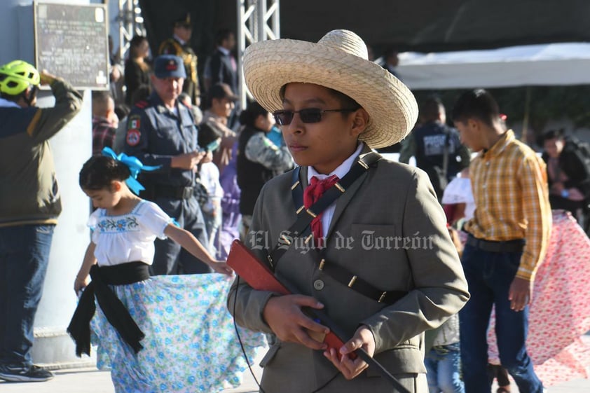 Se reúnen a autoridades, estudiantes y fuerzas de seguridad en un recorrido emblemático