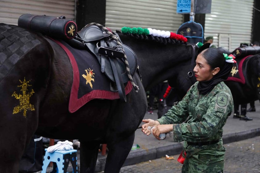 Desfile de aniversario de la Revolución Mexicana en Ciudad de México