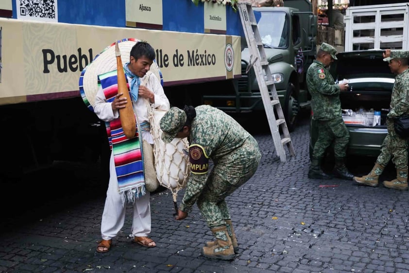 Desfile de aniversario de la Revolución Mexicana en Ciudad de México