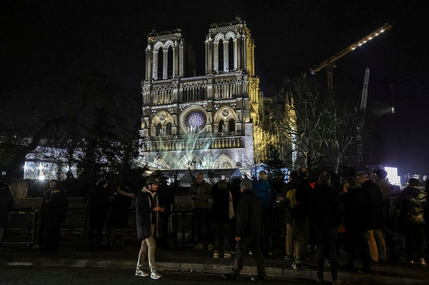 La reapertura de Notre Dame cambia planes y se hará en el interior por el mal tiempo