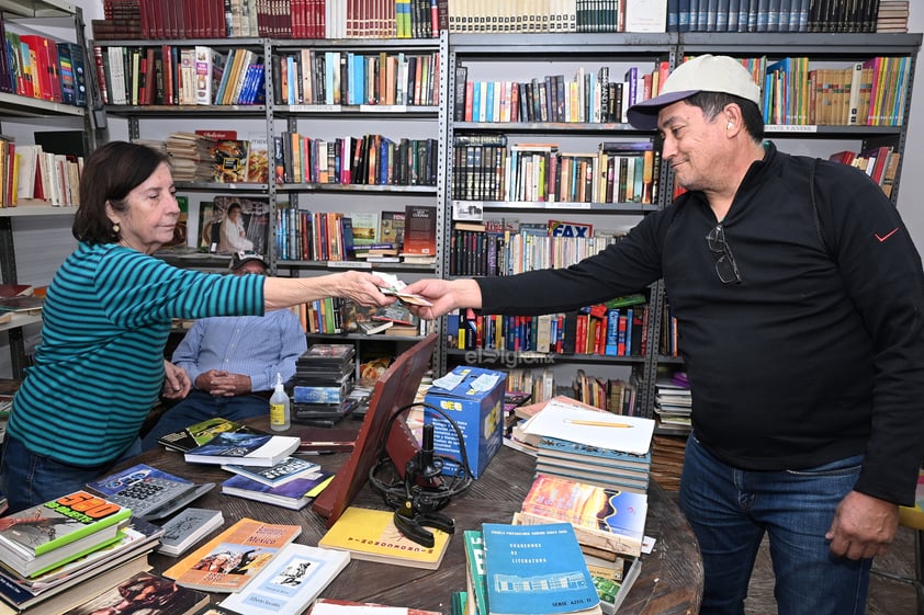 Librería Otelo recibe el 2025 en su nuevo hogar