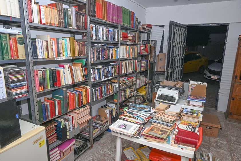 Librería Otelo recibe el 2025 en su nuevo hogar