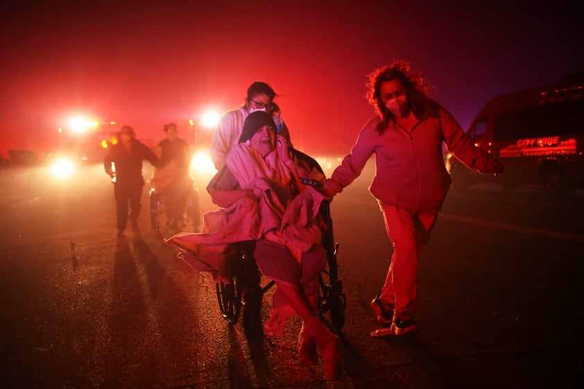 Incendios asolan Los Ángeles, California; dejan muertes y miles de evacuados