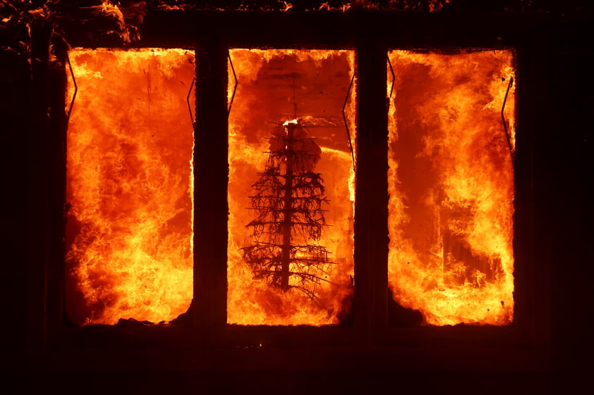 Incendios asolan Los Ángeles, California; dejan muertes y miles de evacuados