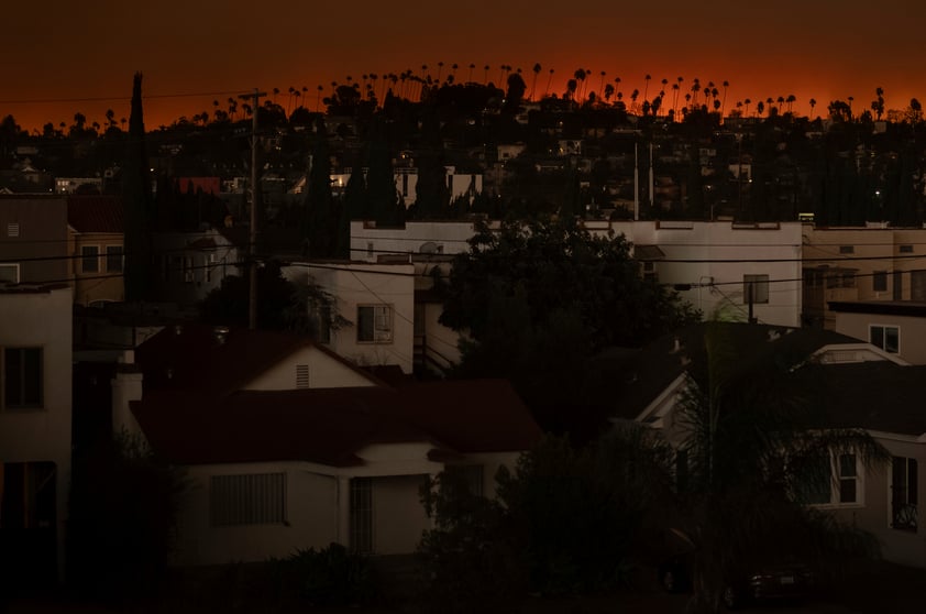 Incendios asolan Los Ángeles, California; dejan muertes y miles de evacuados